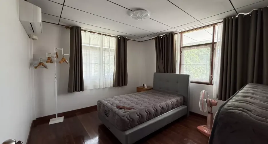 For rent 4 bedrooms house in Phra Khanong, Bangkok