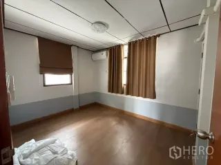 出租 4 卧室 独立屋 在 Phra Khanong, 曼谷