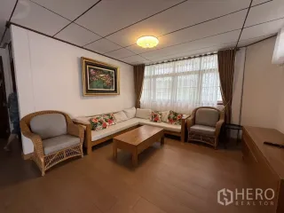 出租 4 卧室 独立屋 在 Phra Khanong, 曼谷