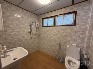 出租 4 卧室 独立屋 在 Phra Khanong, 曼谷