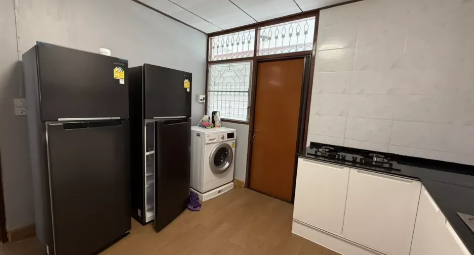 For rent 4 bedrooms house in Phra Khanong, Bangkok