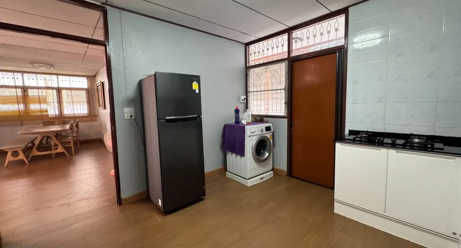For rent 4 bedrooms house in Phra Khanong, Bangkok