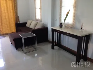 For sale 3 ベッドルーム house in Phra Khanong, Bangkok
