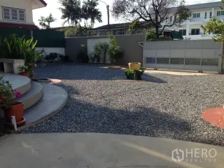 For sale 3 ベッドルーム house in Phra Khanong, Bangkok