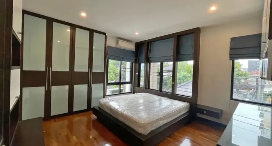 For rent 4 bedrooms house in Chatuchak, Bangkok