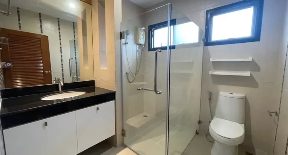 For rent 4 bedrooms house in Chatuchak, Bangkok
