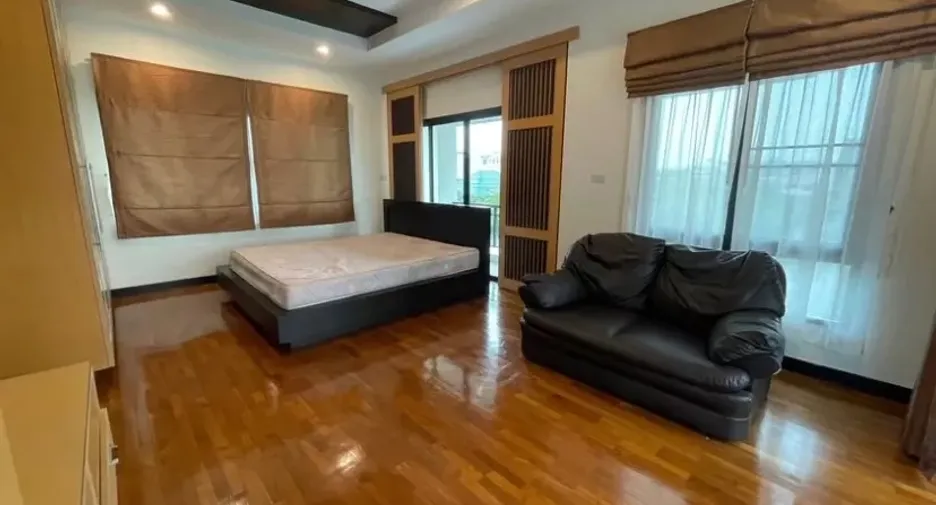 For rent 4 bedrooms house in Chatuchak, Bangkok