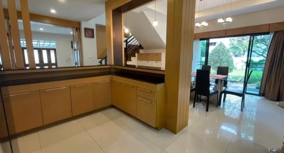 For rent 4 bedrooms house in Chatuchak, Bangkok
