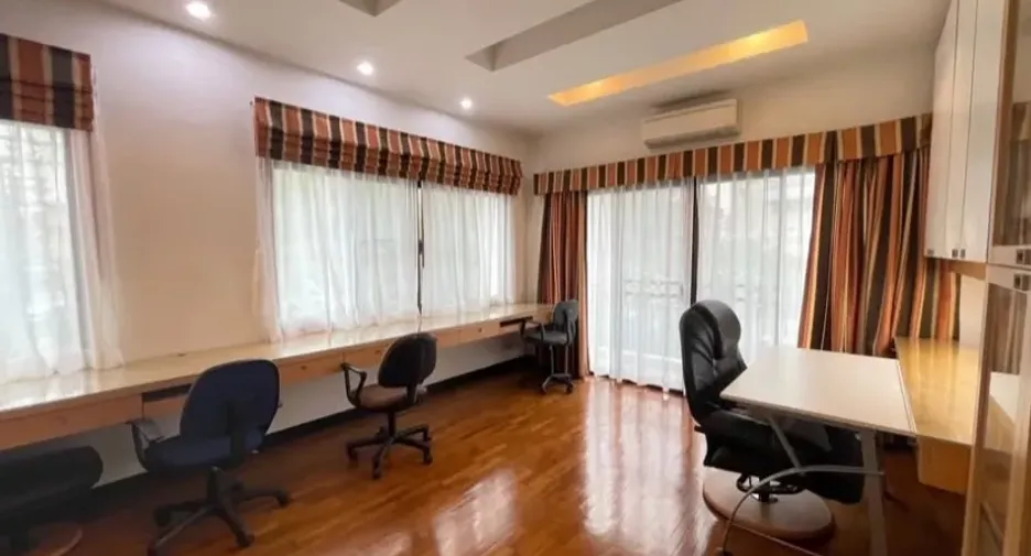 For rent 4 bedrooms house in Chatuchak, Bangkok