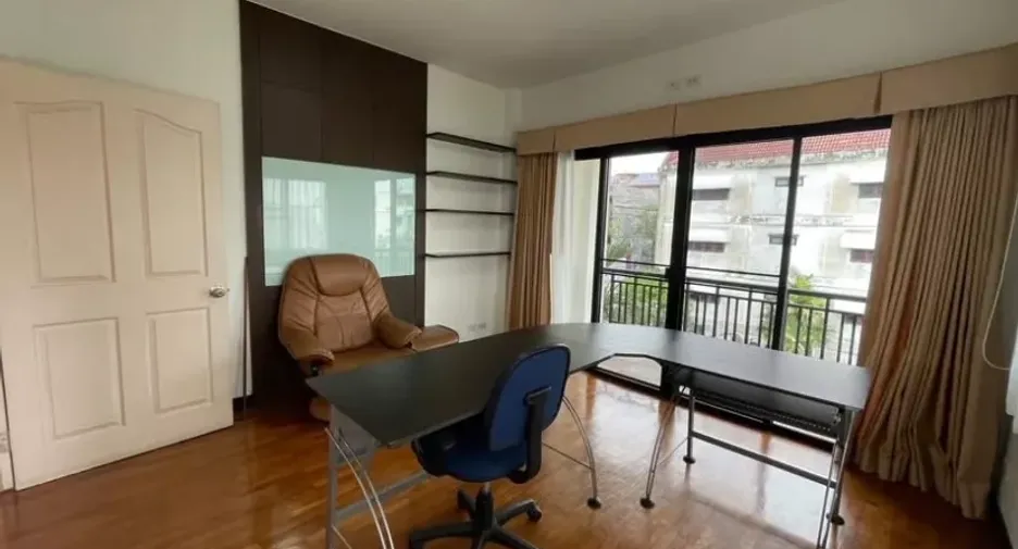 For rent 4 bedrooms house in Chatuchak, Bangkok