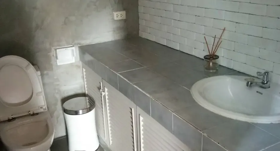 For rent 5 bedrooms townhouse in Khlong Toei, Bangkok