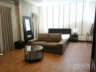 Casa adosada en alquiler de 5 habitaciones en Watthana, Bangkok