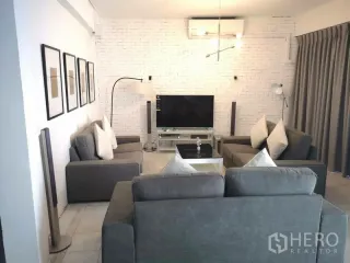 Casa adosada en alquiler de 5 habitaciones en Watthana, Bangkok