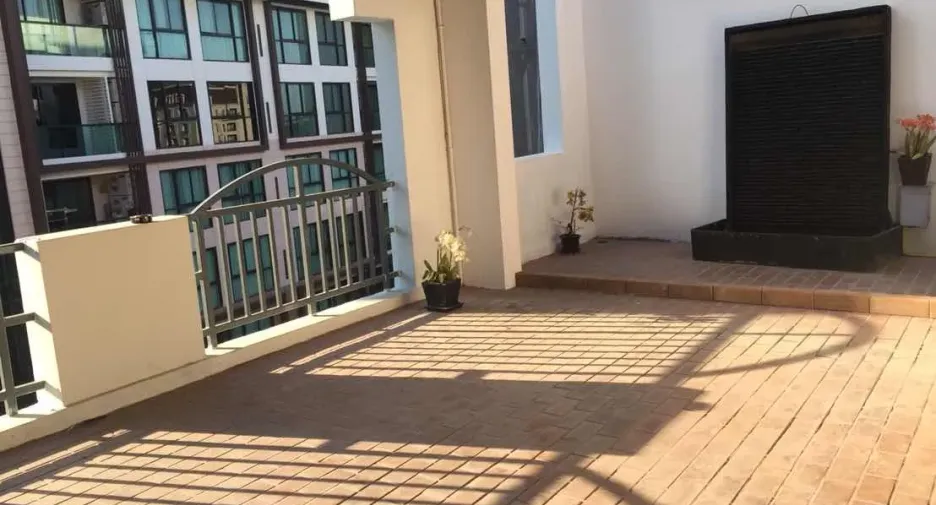 For rent 5 bedrooms townhouse in Khlong Toei, Bangkok