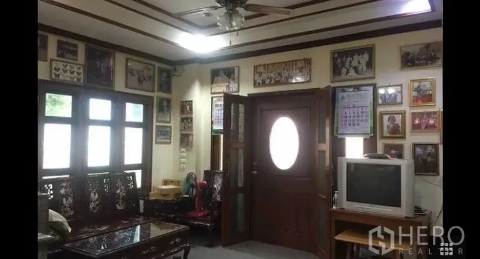 For sale 3 bedrooms house in Phra Khanong, Bangkok