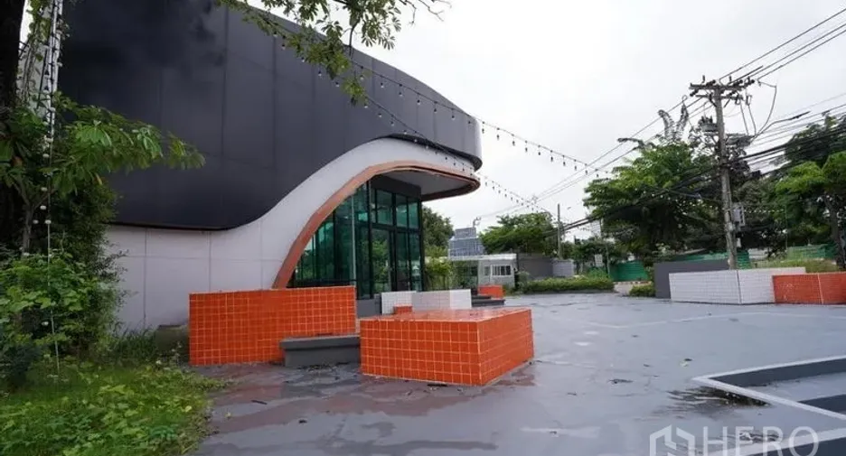 For rent retail Space in Phra Khanong, Bangkok
