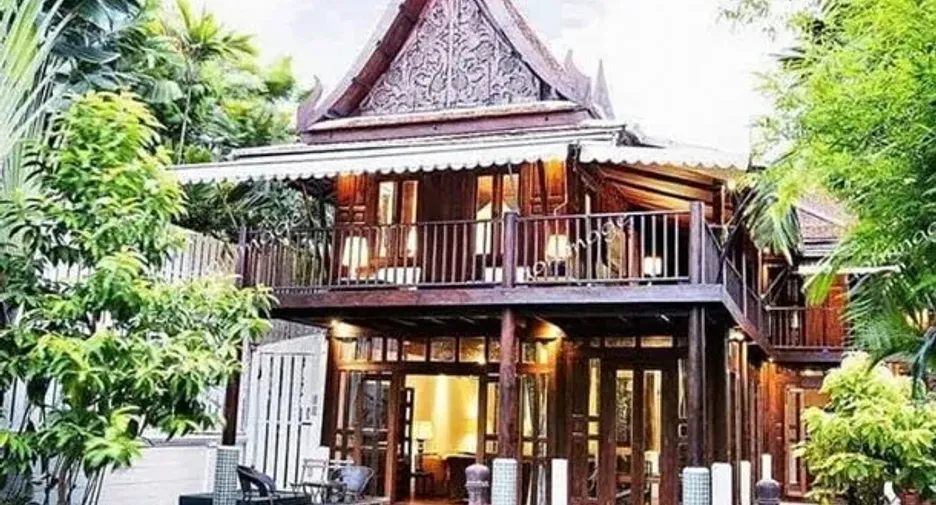 For rent 5 bedrooms house in Phra Khanong, Bangkok