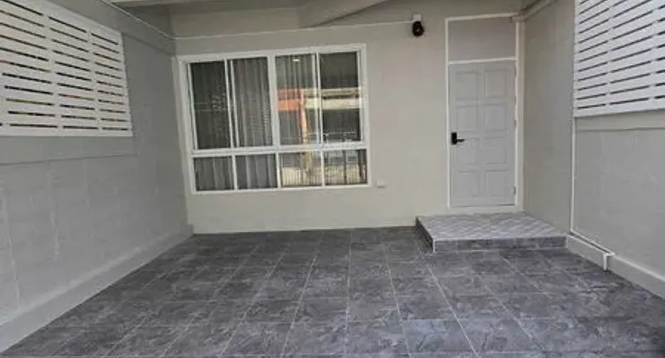 For rent 2 bedrooms townhouse in Bang Na, Bangkok