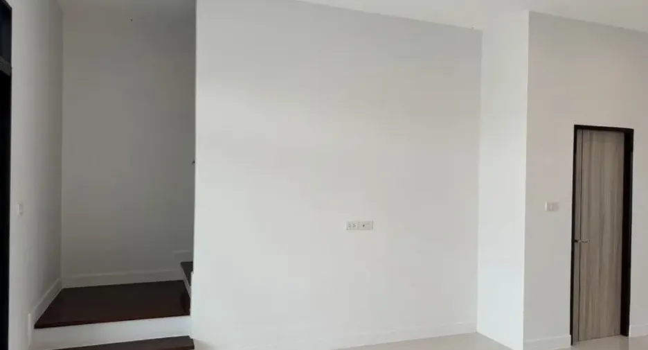 Oficina en alquiler y en venta de 3 habitaciones en Phra Khanong, Bangkok