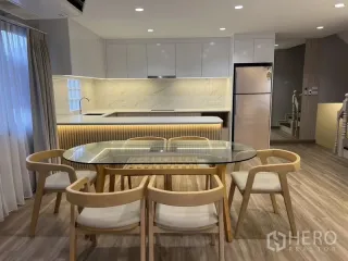 Casa en alquiler de 4 habitaciones en Sathon, Bangkok