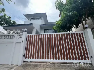 Casa en alquiler de 4 habitaciones en Sathon, Bangkok