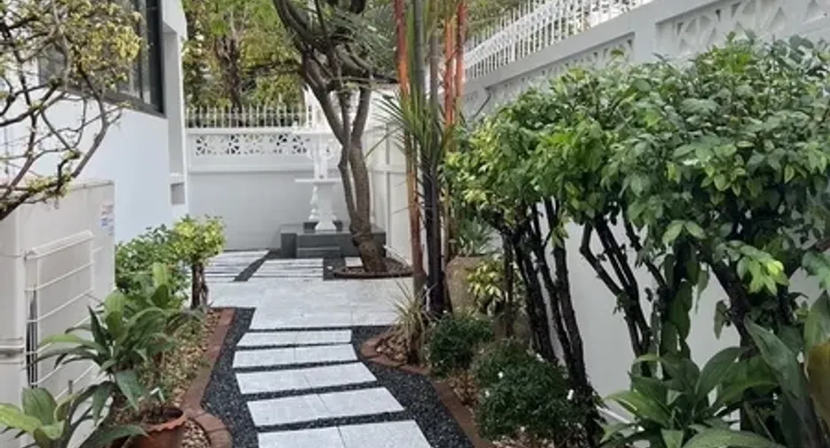 For rent 4 bedrooms house in Sathon, Bangkok