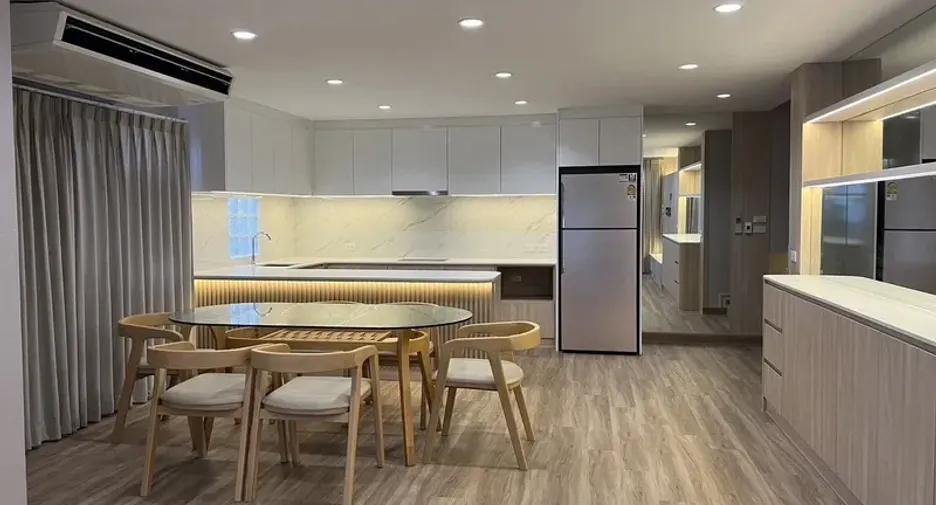For rent 4 bedrooms house in Sathon, Bangkok