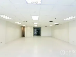 Аренда офис в Кхлонг Тоеи, Бангкок