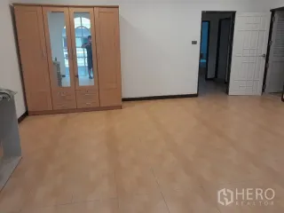 Аренда 3 спальни таунхаус в Кхлонг Тоеи, Бангкок
