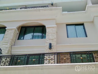 Reihenhaus zur Miete mit 4 Zimmer in Khlong Toei, Bangkok