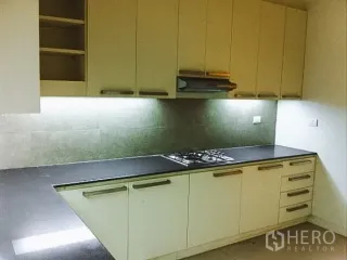 Reihenhaus zur Miete mit 4 Zimmer in Khlong Toei, Bangkok