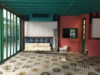 For rent retail Space in Watthana, Bangkok