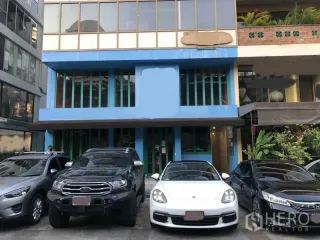 For rent retail Space in Watthana, Bangkok