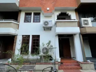 À louer 3 chambres maison de ville à Watthana, Bangkok