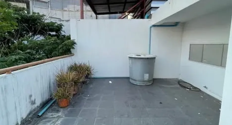 For rent 3 bedrooms townhouse in Khlong Toei, Bangkok