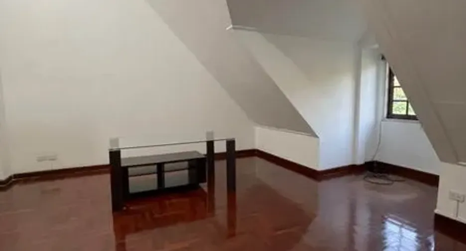 For rent 3 bedrooms townhouse in Khlong Toei, Bangkok