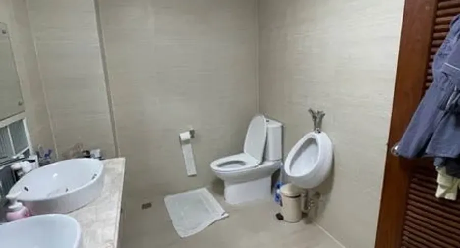 For rent 3 bedrooms townhouse in Khlong Toei, Bangkok