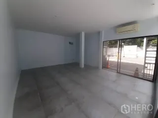 For rent retail Space in Khlong Toei, Bangkok