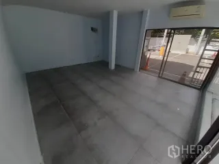 For rent retail Space in Khlong Toei, Bangkok
