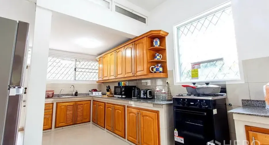 Casa en alquiler de 4 habitaciones en Khlong Toei, Bangkok