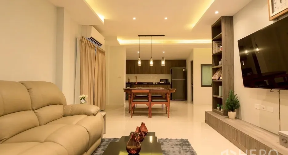 For rent and for sale 4 bedrooms townhouse in Bang Phli, Samut Prakan