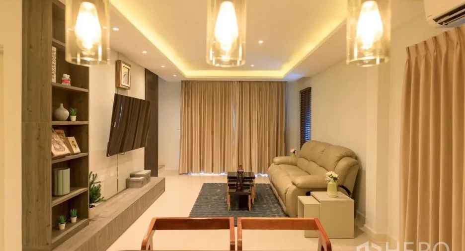 For rent and for sale 4 bedrooms townhouse in Bang Phli, Samut Prakan