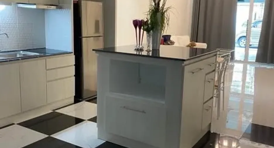 For rent and for sale 3 bedrooms townhouse in Watthana, Bangkok