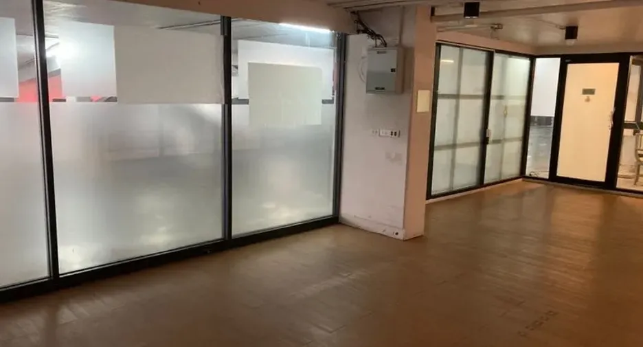 For rent retail Space in Khlong Toei, Bangkok