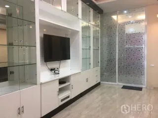 For rent 4 bedrooms townhouse in Sathon, Bangkok