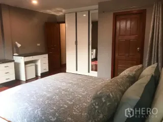 For rent 4 bedrooms townhouse in Sathon, Bangkok