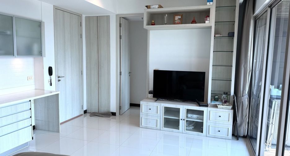 For rent 1 bed condo in Yan Nawa, Bangkok