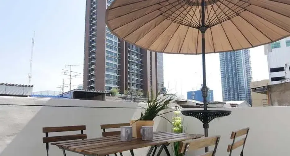 For rent 2 bedrooms townhouse in Watthana, Bangkok