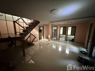 Casa en alquiler de 6 habitaciones en Sathon, Bangkok