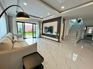 Haus zur Miete mit 5 Zimmer in Bang Lamung, Chonburi